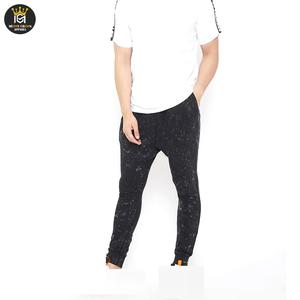 Pantalones de chándal clásicos para hombre con lavado ácido con ajuste relajado y bolsillos laterales profundos Joggers de lavado ácido suave con aspecto de ropa de calle elegante - Product Image 4