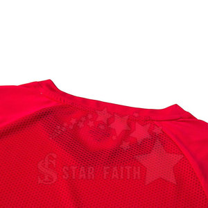 เสื้อกีฬาแขนสั้นผ้าโพลีเอสเตอร์ระบายอากาศได้ดีผ้าเจอร์100% เสื้อฟุตบอลออกแบบได้ตามต้องการ - Product Image 4