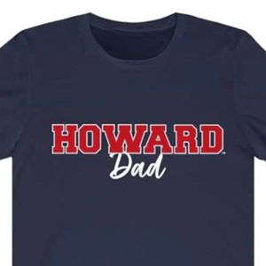Camisetas con estampado de mamá y papá DE LA Universidad de Howard, camisetas formales de punto transpirables Family College Spirit, logotipo frontal a juego Spirit Wear - Product Image 2