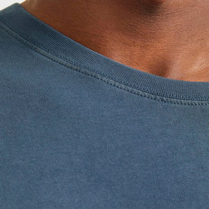 เสื้อยืดผู้ชาย สกรีนโลโก้ จำนวนมาก ผ้าเรียบ 100% ผ้าฝ้าย คุณภาพสูง ระบายอากาศดี เหมาะสำหรับออกกำลังกาย ฟิตเนส เล่นกีฬา สไตล์สตรีท ใส่หน้าร้อน รับผลิตแบบ OEM - Product Image 4