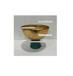 Cuenco de Chocolate Vintage de Latón con Pedestal, Cuenco Decorativo de Metal Dorado con Grabados Florales, Cuenco Decorativo para el Hogar - Product Image 1