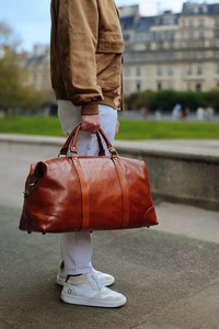 Sac de voyage week-end en cuir véritable avec fermeture éclair, durable, marron, style artisanal - Product Image 4
