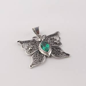 Colgante de Plata de Ley 925 con Esmeralda Verde, Collar de Mariposa Único de Primera Calidad con Certificado IGI, Regalo de Piedra Natal de Mayo - Product Image 3