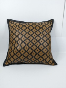 Venta al por mayor 2024 Venta caliente hecha a mano trenzada de cuero genuino funda de almohada Color sólido hecho negro y marrón cojines para el hogar - Product Image 4
