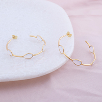 Zeva bijoux en gros prix abordable opalite de feu lunette réglage boucle d'oreille en laiton plaqué or 18 carats lite poids bijoux boucle d'oreille cerceau