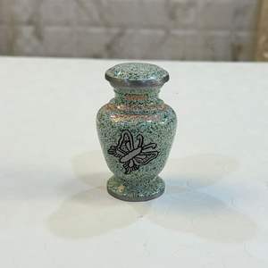 HHO Urne commémorative pour adulte en émail vert monarque avec cercueil en laiton gravé de style américain rose pour cendres Urnes funéraires - Product Image 4