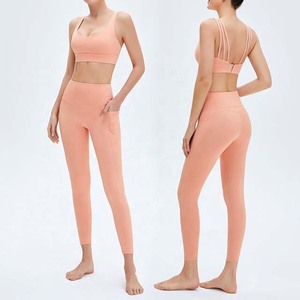 Nuevo conjunto deportivo verde de dos piezas para mujer, listo para enviar. - Product Image 4
