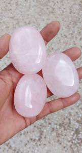 Dernier cri 2026 Pierre de paume en cristal de quartz rose la plus puissante pour la guérison émotionnelle, le chakra et la méditation en gros - Product Image 5