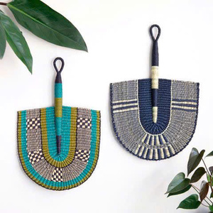 Abanico de Mano de Hoja de Palma Hecho a Mano para Decoración de Boda, Souvenir de Material Natural Ecológico Hecho a Mano en Pueblo de Vietnam - Product Image 2