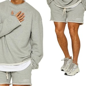 Conjunto personalizado con borde irregular para hombre, conjunto de entrenamiento deportivo para fitness, suéter, pantalones cortos para correr, manga suelta, Top, pantalones cortos con borde irregular - Product Image 1