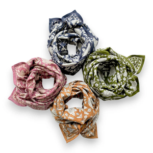 Pañuelos Cuadrados de Moda Hechos a Mano y Personalizados al por Mayor, Pañuelos Multicolores con Estampado Floral de Paisley, Nuevo Diseño - Product Image 3