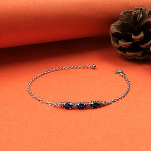 Pulsera de Moda con Dijes Lineales Azules y Plateados - Product Image 1