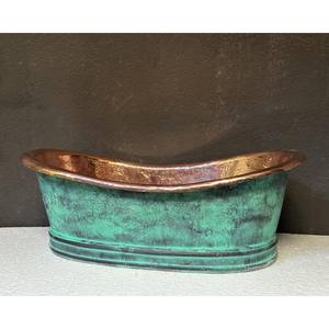 Bañera de alta calidad con una fantástica patina verde cobre, ricos tonos de cobre que añaden interés visual sin dominar el espacio. - Product Image 1