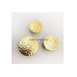 Sous-verre en laiton poli or martelé de luxe de qualité différente taille maison tasse à boire sous-verre meilleure vente dessus de table coussinets classiques - Product Image 1