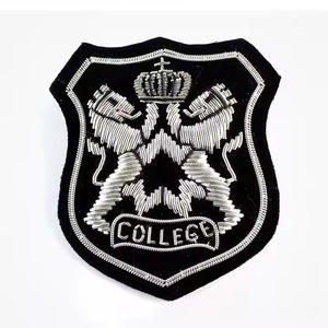 Badges brodés à la main en fil métallique Forces en gros patchs textiles brodés brillants tissu sergé pour les rangs uniformes personnalisés - Product Image 4