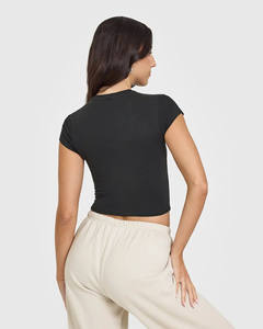 Camiseta de mujer de algodón 100% negra suave personalizada, informal, suave, ligera, transpirable y elegante, camiseta de entrenamiento de gimnasio de ajuste relajado de diseñador - Product Image 2