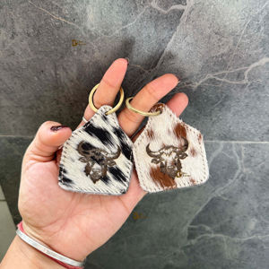 Llaveros de cuero Recién llegado Llavero de cuero de vaca Estampado de vaca de leopardo Llaveros de cuero Llaveros elegantes - Product Image 1