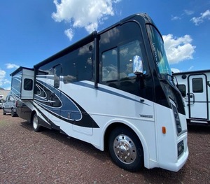 Producto en Oferta: Nuevo y Confortable Winnebago Sunstar 33K 2025, Listo para la Venta - Product Image 1