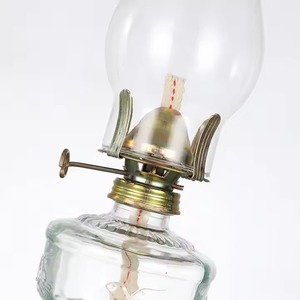 Farol de Vidrio y Latón, Elegante Portavelas Decorativo, Adorno Clásico para el Hogar, Iluminación Ambiental Cálida y Decoración Festiva - Product Image 4