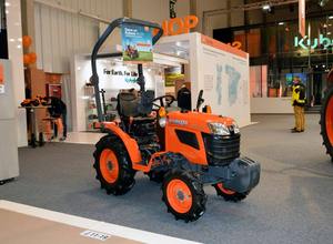 Tracteur compact Kubota B1121 4x4 + chargeur frontal, cheval de bataille pour la ferme et le jardin - Product Image 6