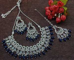 Nuevo diseño AD sin cortar plateado tradicional y de moda perla y Kundan tachonado gargantilla collar conjunto y conjunto de joyas para mujer - Product Image 3