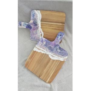 Planche à découper en résine chic design fait main adapté aux anniversaires de mariage ou aux intérieurs de maison élégants et artistiques - Product Image 2