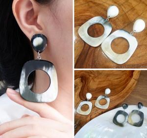 Pendientes de cuerno hechos a mano para mujer Pendientes de cuerno natural con diseño tribal Pendientes colgantes de cuerno ligero - Product Image 6