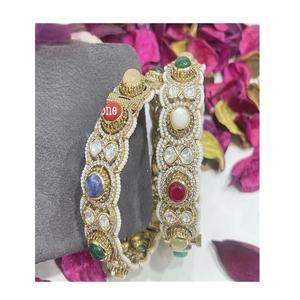 Charmant bracelet en laiton plaqué or de style antique classique avec pierres Navratan, tenue ethnique, ensemble de deux bracelets pour femmes et filles, festivals - Product Image 2