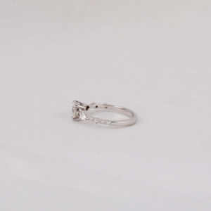 Bague de fiançailles élégante classique et vintage plaqué or massif 14KT coupe ronde diamant cultivé en laboratoire bague cadeau pour femme certificat IGI - Product Image 3