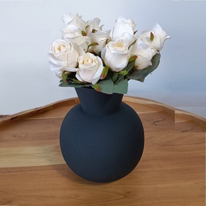 Florero de metal decorativo precio al por mayor con recubrimiento en polvo florero de aluminio de lujo hecho de hierro para flores y decoración de plantas - Product Image 2