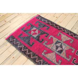 Tapis marocain vintage en laine 3,3x9,6 pieds, motif patchwork rouge, avec support en latex écologique - Product Image 4