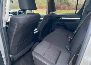 Toyota Hilux Pickup 2015-2020, camion diesel d'occasion, moteur turbo, sièges en cuir, pneus R18, traction avant, conduite à gauche, intérieur foncé - Product Image 6