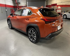 Lexus UX 200 SUV 2022 Usado, Negro, Tracción Delantera, Volante a la Derecha/Izquierda - Product Image 4