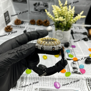 Reloj con diamantes incrustados, bisel redondo, movimiento automático y correa de caucho negro, reloj plateado unisex. - Product Image 2