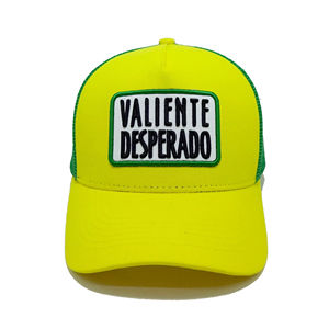 Casquette en maille à 5 panneaux avec logo personnalisé brodé, coloris contrastés et fermeture snapback à boucle plastique - Product Image 1