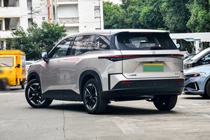 รถยนต์ไฟฟ้ารุ่นปี 2025 ใช้ระบบขับเคลื่อนอัจฉริยะแบบร่วมกัน ชิปประมวลผลประสิทธิภาพสูง ระบบเกียร์อัตโนมัติ R18 EV - Product Image 3