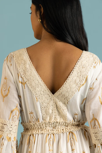 Robe maxi ethnique bohème brodée, manches évasées, col en V, manches courtes, longueur en coton, taille naturelle, imprimé tribal écologique - Product Image 6