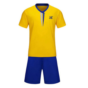 Maillot et short de football légers avec technologie de séchage rapide, tissu en maille respirant, idéal pour les temps chauds et les matchs intenses - Product Image 1