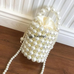 Pochette élégante en perles pour mariages, fêtes et cadeaux, sac à main de créateur fait à la main pour femmes par Tradebyd - Product Image 1