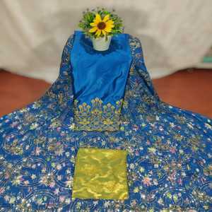 Tissu viscose de qualité supérieure très demandé, Fransawidirac, avec des pierres et des perles sur un motif floral, pour vêtements de soirée, tissu exclusif pour robes. - Product Image 4