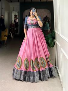 ชุดเดรสผ้าไหมลายโดลาผ้าไหมพิมพ์ลายคาลามาคาริ - Product Image 6