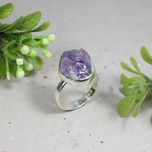 Venta al por mayor 92,5 Anillo de plata esterlina con piedras preciosas de amatista natural en bruto Piedras preciosas sueltas Categoría de producto - Product Image 6