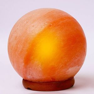 Elegante lámpara de esfera de sal rosa del Himalaya, Diseño Artesanal sofisticado tallado, hermoso acento para un ambiente natural relajante - Product Image 1