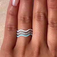 Bague Ondulée en Zircon Cubique pour Femme, Bijou Minimaliste Scintillant Tendance pour Usage Quotidien, En Stock, Vente en Gros, Fournisseur d'Usine