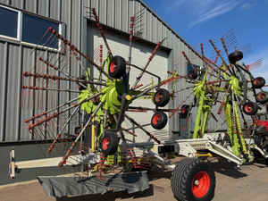 Râteau à fourches Claas Liner 3500 à 4 rotors, haute capacité, équipement agricole pour la manutention du fourrage, à vendre - Product Image 2