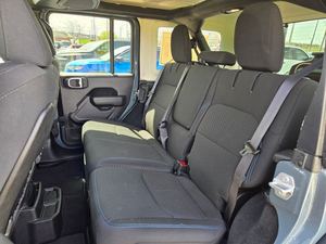 SUV 4x4 automatique Wrangler 4xe Rubicon 2025 d'occasion en excellent état, phares LED, prêt à être expédié - Product Image 4