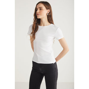 ETHIQUET Maude Body de manga corta con cuello redondo y ajuste regular con aspecto acanalado para mujer - Product Image 3