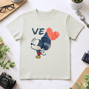 T-Shirt Unisex 100% Cotone 210GSM, Vestibilità Oversize Casual, Stampa Personalizzata Serigrafica di Rose, Stampa DTG, Maglietta Compressa - Product Image 1