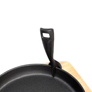 Wooden & iron sizzler platters add authenticity to <b>sizzling</b> dishes ideal for premium food displays and promotions - Product Image 2