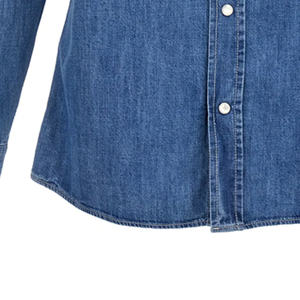 Camisa vaquera resistente para hombre hecha con tela cómoda y acabado de puntada limpia - Product Image 5